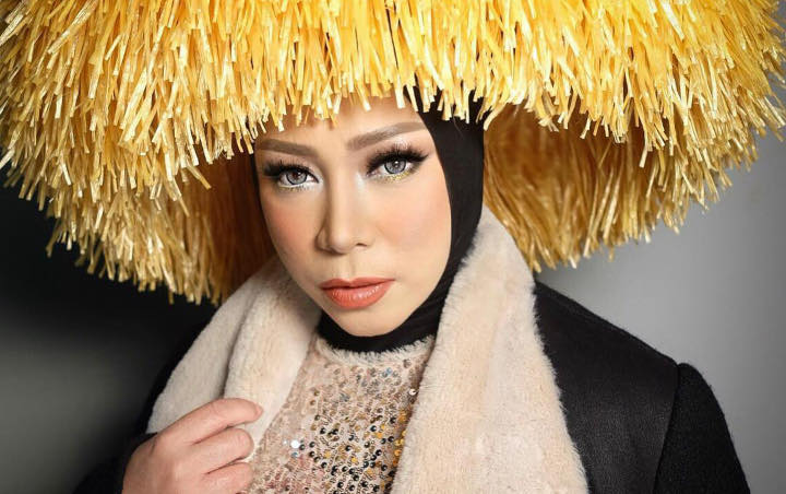 baju melly goeslaw halloween