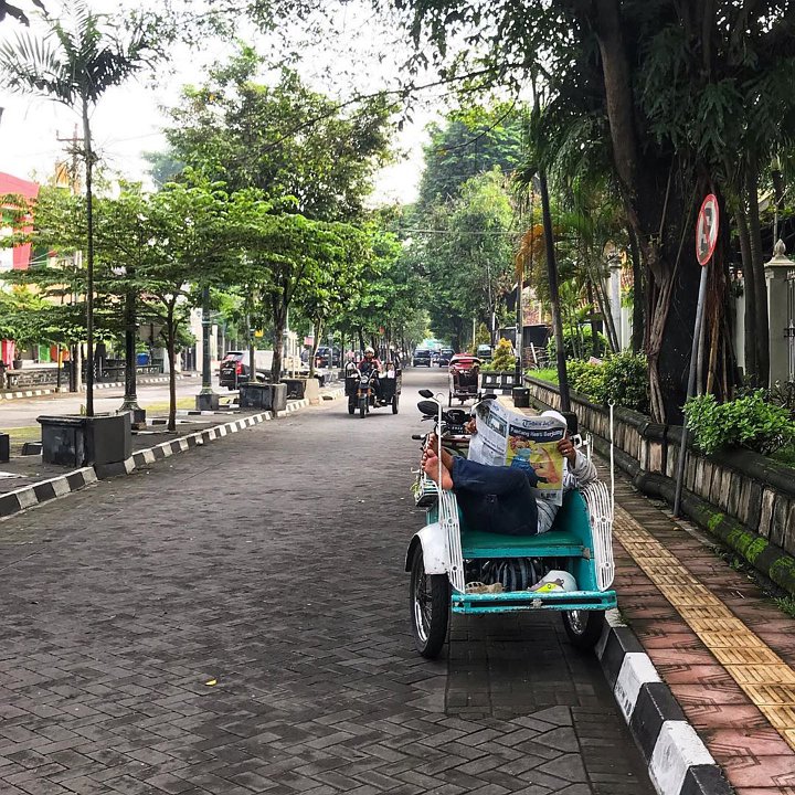 Para Tukang Becak Semakin Sepi Penumpang