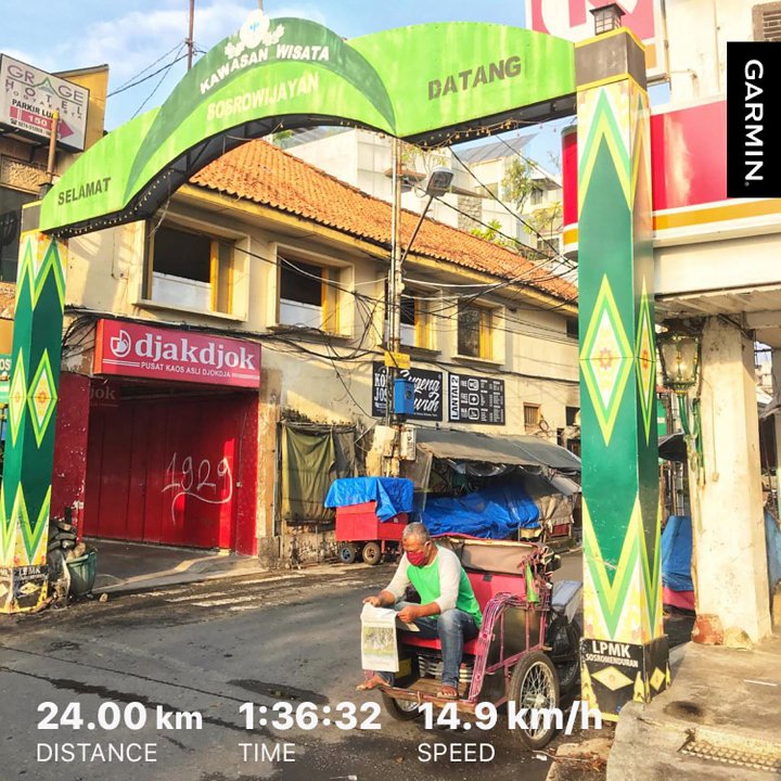 Tukang Becak Tetap Bekerja di Tengah Corona