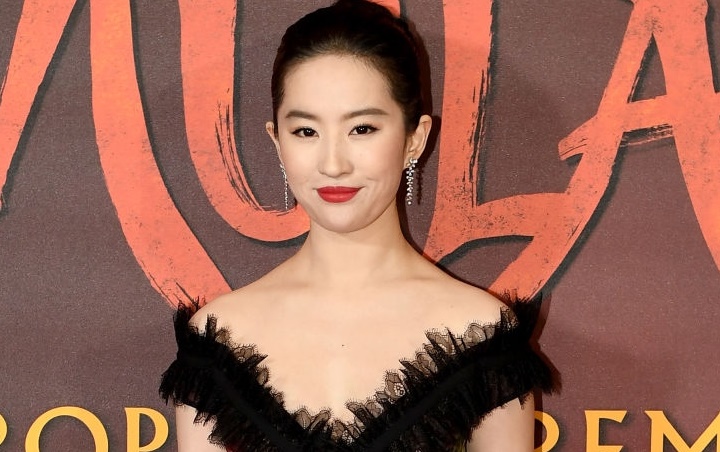 Liu Yifei Aktris 'Mulan' Malah Dikecam Usai Ikut Donasi Corona, Ini Sebabnya