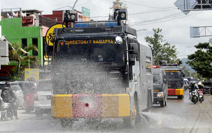 Penyemprotan Disinfektan Massal di Surabaya Disorot Media Asing, Ini 'Bahaya' yang Mengintai