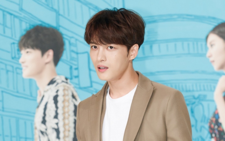 Kim Jaejoong mengumumkan melalui postingan Instagram pada 1 April bahwa ia positif terinfeksi virus Corona atau COVID-19. Ia menjelaskan bagaimana kondisinya saat ini.