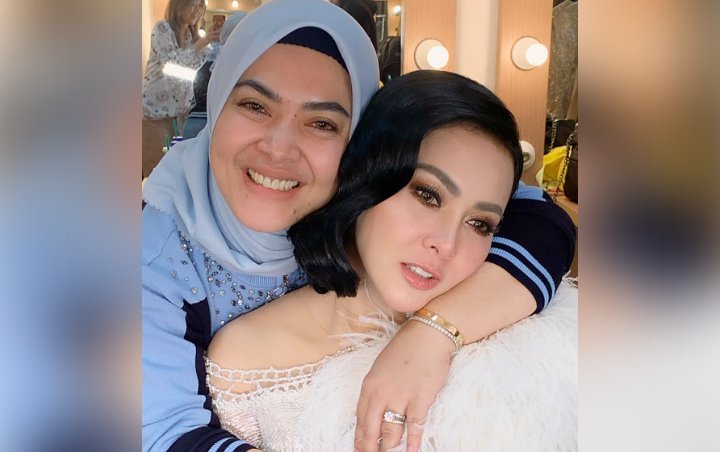 Syahrini dan Adik Akhirnya Bagi Masker Anti Corona, Syaratnya Bikin Tepok Jidat