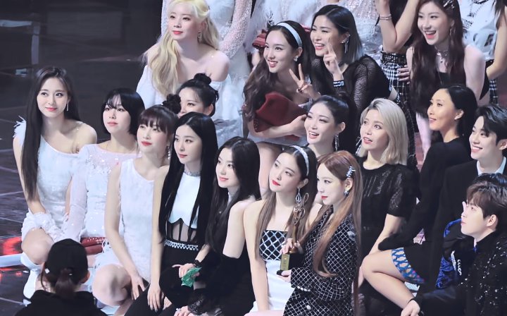 Foto Bareng Jadi Sorotan, Tzuyu Twice Diklaim Tak Kalah Cantik dari Idol-Idol SM