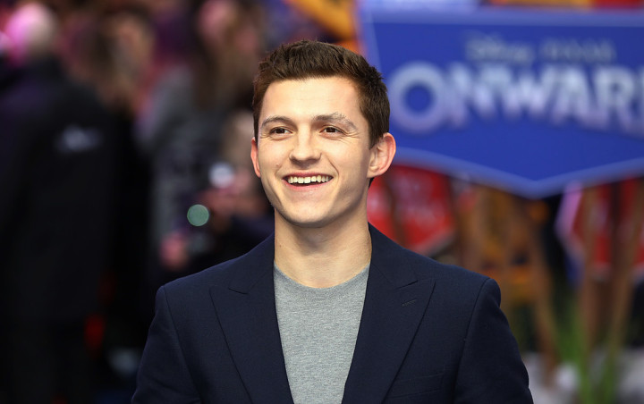 Kocaknya Tom Holland Pilih Ternak Ayam Gara-Gara Kehabisan Telur Akibat Corona