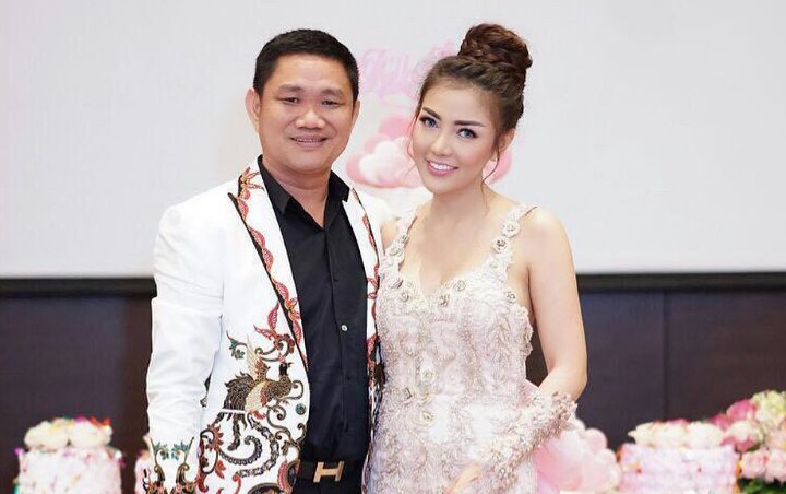 Ngungsi ke Ambon, Bella Sofie dan Suami Gabung Dinkes Serta TNI Polri Semprot Disinfektan