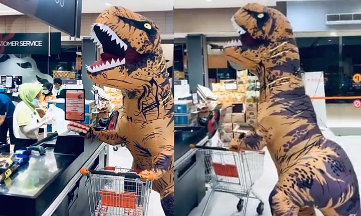 Agar \'Aman\' Dari Corona, Warga Indonesia Gunakan Kostum T-Rex Hingga Unicorn Untuk Berbelanja