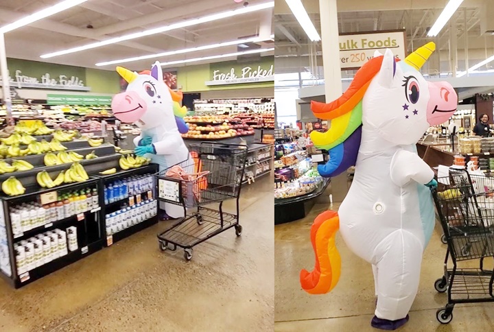 Agar \'Aman\' Dari Corona, Warga Indonesia Gunakan Kostum T-Rex Hingga Unicorn Untuk Berbelanja