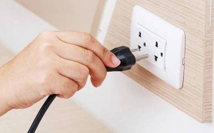 Cabut Kabel Elektronik Yang Tak Digunakan