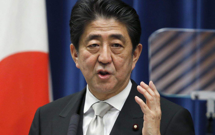 PM Jepang Jatah Dua Masker Per Keluarga Tuai Kritikan Sampai Dibuat Jadi Meme