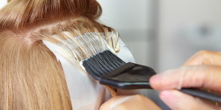 Enggak Perlu Repot Repot Ke Salon 7 Tips Ini Mudahkan Kalian Mengecat Rambut Sendiri Di Rumah Enggak Perlu Repot Repot Ke Salon 7 Tips Ini Mudahkan Kalian Mengecat Rambut Sendiri Di Rumah