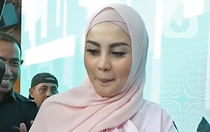 Sidang Cerai Jennifer Dunn Dengan Suami Pertama Harus Ditunda, Sampai Kapan?