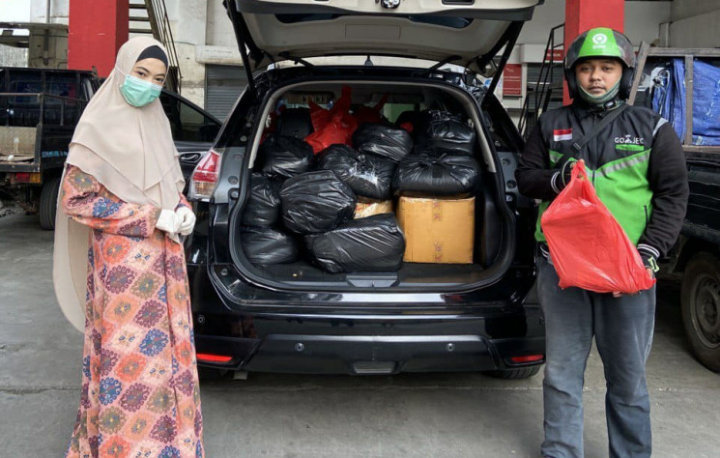 Peduli Warga Tak Mampu, Indah Dewi Pertiwi Bagikan Ratusan Paket Sembako