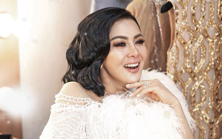 Di Rumah Saja, Syahrini Unggah Foto Lawas Cuma Pakai Handuk