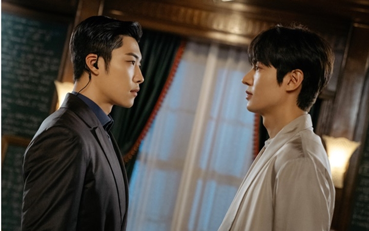 Lee Min Ho dan Wo Do Hwan Adu Ganteng di  The King 