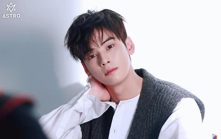 Foto-Foto Seksi Bikin Heboh, Cha Eunwoo Dibilang Persis Cowok Nakal