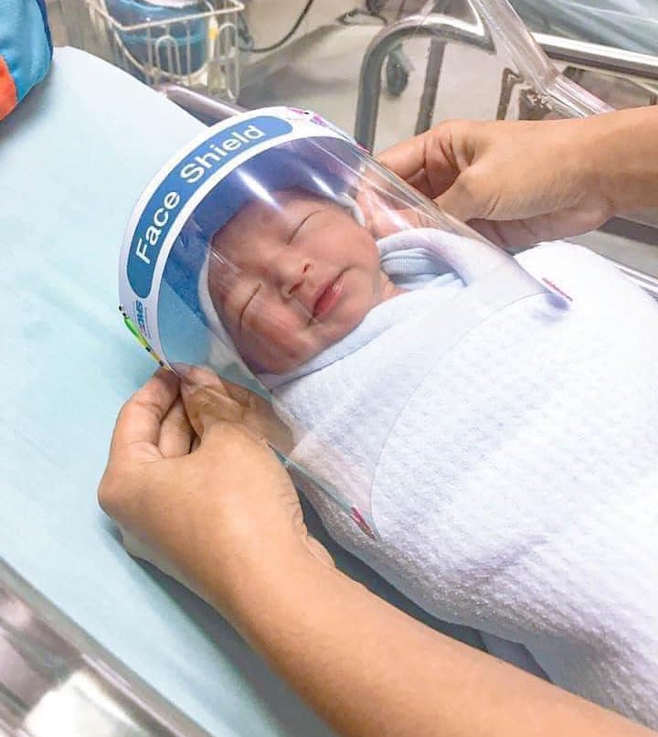 Lahir di Tengah Pandemi Corona, Bayi Baru Lahir di Thailand Dipasangi Pelindung Wajah