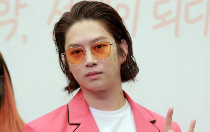 Kim Heechul Terciduk Pernah Pesta Bareng 10 Wanita di Kelab Malam Kim Heechul Terciduk Pernah Pesta Bareng 10 Wanita di Kelab Malam