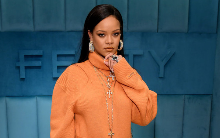 Ayahnya Dikonfirmasi Positif Corona, Rihanna Pilih Lakukan Hal Ini