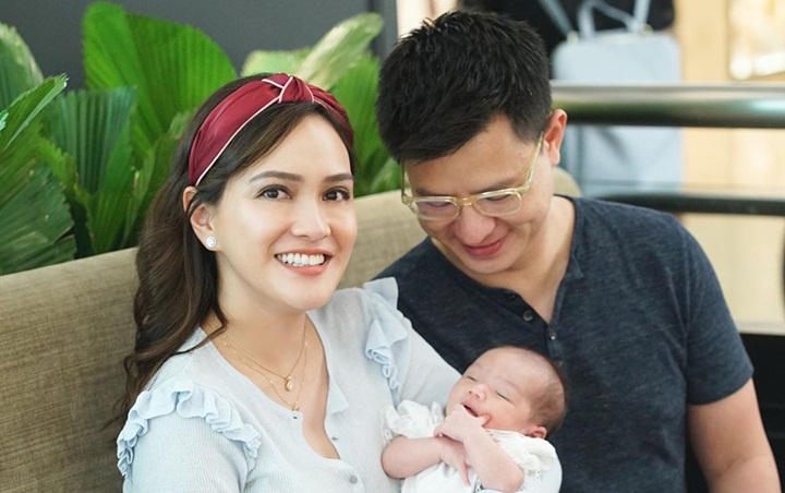 Shandy Aulia Keasyikan Main TikTok, Reaksi Suami Sambil Gendong Sang Putri Di Luar Dugaan