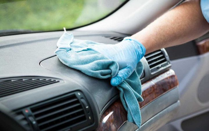 Cegah Corona, Bersihkan Mobil Dengan Hand Sanitizer Justru Berdampak Buruk