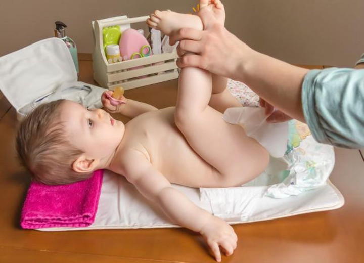 Urine Bayi Terlihat Lebih Gelap
