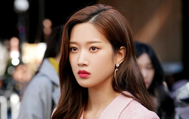 Digunakan Rutin 3 Tahun, Fakta di Balik Pita Rambut Kuning Moon Ga Young Bikin Terkagum Digunakan Rutin 3 Tahun, Fakta di Balik Pita Rambut Kuning Moon Ga Young Bikin Terkagum