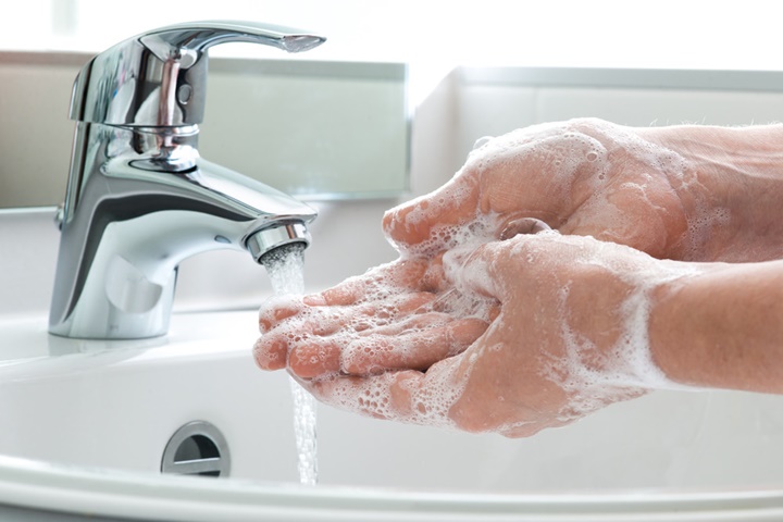 Cuci Tangan Sesudah Dan Sebelum Menyentuh Hewan
