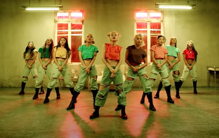 Solar Keren Pamerkan Koreografi Kuat Dan Energik Dalam Video Dance Practice Solo Spit It Out Solar Keren Pamerkan Koreografi Kuat Dan Energik Dalam Video Dance Practice Solo Spit It Out