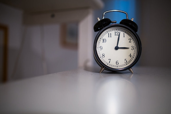 Letakkan Alarm Jauh Dari Jangkauan