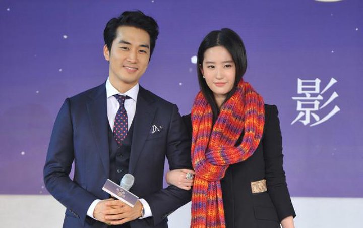 Song Seung Heon Terciduk Ngelike Postingan Liu Yifei Sang Mantan, Balikan?