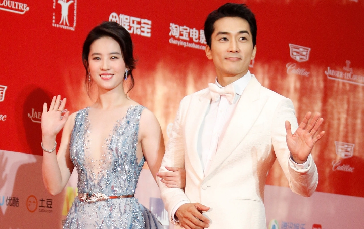 Song Seung Heon Disindir Gagal Move On Usai Klaim Tak Sengaja Ngelike Postingan Liu Yifei