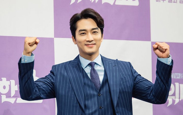 Visual Ayah dan Ibu Song Seung Heon Kejutkan Internet