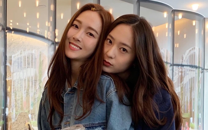 Jessica Pamer Foto Bareng, Kecantikan Ibunda Jung Sisters Curi Fokus