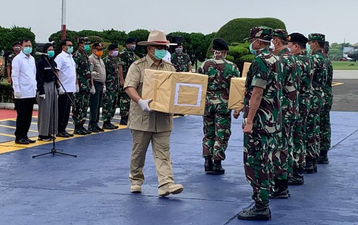 Prabowo Terima Bantuan ‘Senjata’ Dari Tiongkok Untuk Perangi Corona, Apa Saja Isinya?