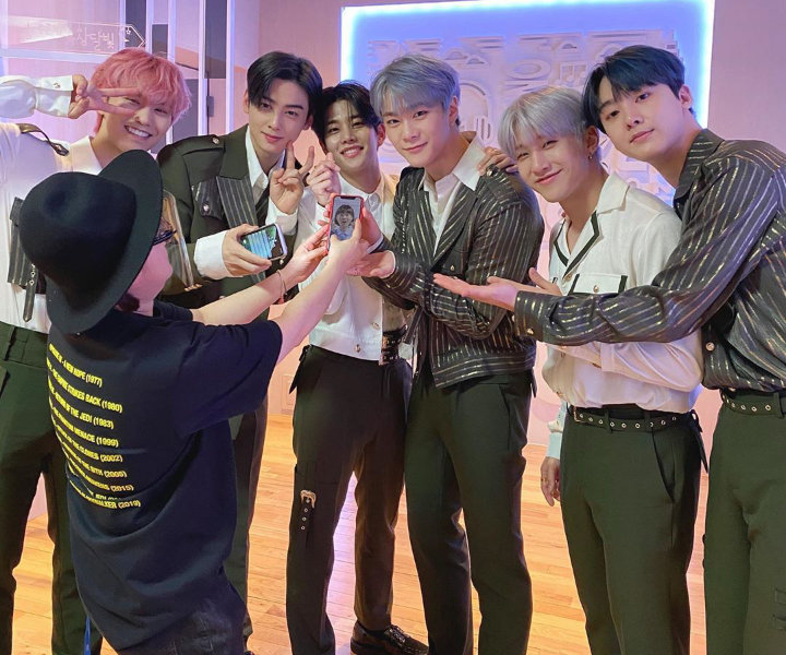 Bahas Kemenangan Pertama di Acara Musik, ASTRO Nangis Sampai Tak Bisa Berkata-Kata
