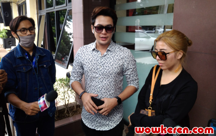Kriss Hatta Jenguk Roy Kiyoshi Di Penjara Dengan Membawa 8 Buah Jeruk