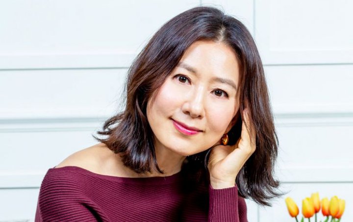 Pose Seksi di Sampul Majalah, Kim Hee Ae The World of the Married Tuai Kebanggaan Selangit