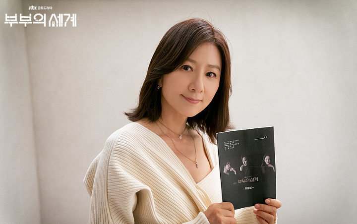 'The World of the Married' baru saja menayangkan episode terbaru pada Jumat (15/5). Episode itu menampilkan Yeo Da Kyung (Han So Hee) mendapatkan karma sebagai pelakor.