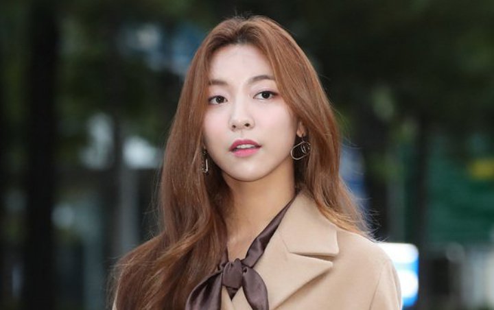 Luna f(x) Umbar Lekuk Tubuh, Posting Foto Tiduran Kenakan Celana Dalam Luna f(x) Umbar Lekuk Tubuh, Posting Foto Tiduran Kenakan Celana Dalam
