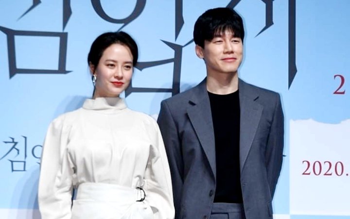 Kim Moo Yeol Punya Panggilan Kesayangan Untuk Song Ji Hyo di Lokasi Film 'Intruder'