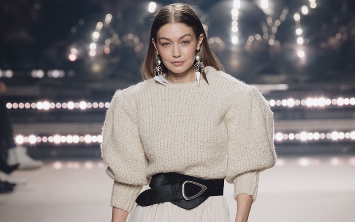 Dandanan Gigi Hadid di Runway Ini Disebut Paling Cantik, Diam-Diam Sudah Sembunyikan Kehamilan