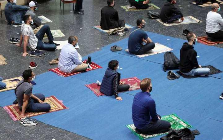 Junjung Toleransi, Gereja di Jerman Jadi Tempat Salat Jumat Dadakan Akibat Masjid Tak Mampu Tampung
