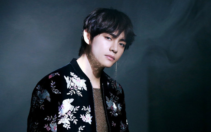 V BTS Tepati Janji Setelah 9 Bulan, Piyama Couple Curi Perhatian