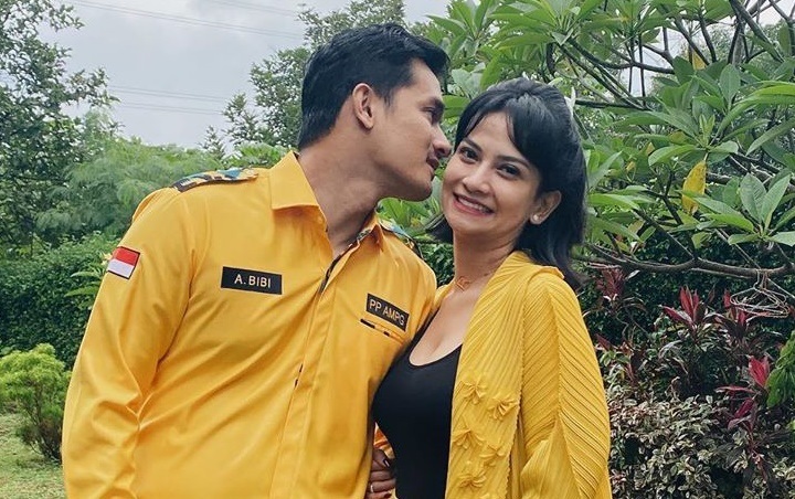 Posting Foto Lebaran Bareng Suami, Baju Vanessa Angel Jadi Sorotan