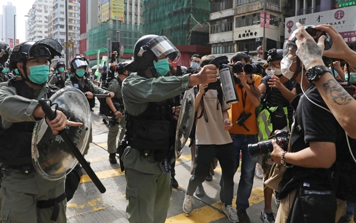 Polisi Hong Kong Tembakkan Peluru Merica untuk Bubarkan Demonstran
