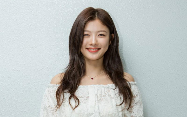 Kim Yoo Jung Umbar Perut Kencang di Iklan FILA, Visual dan Bodi Tuai Pujian Selangit