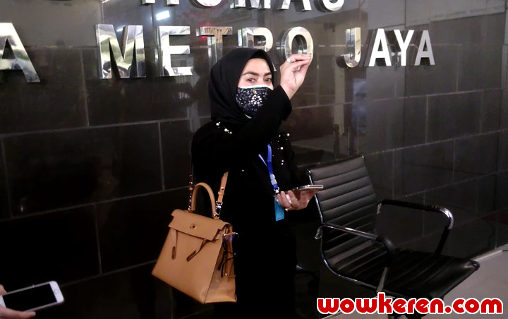 Adik Syahrini Curiga Ada Orang Terkenal Ingin Jatuhkan Kakaknya