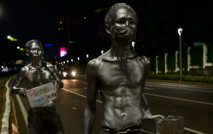 Resahkan Masyarakat, 11 'Manusia Silver' di Tangsel Diamankan Satpol PP