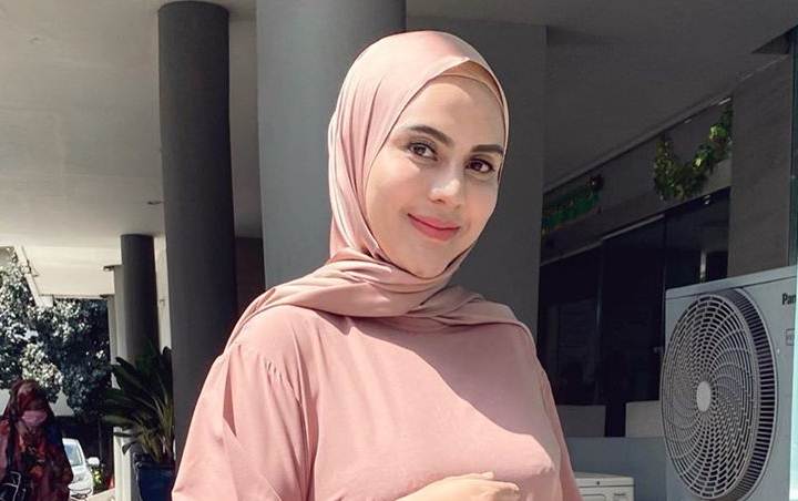 Anggita Sari Kembali Main Instagram dengan Penampilan Berhijab, Wajah Suami Pengusaha Terungkap